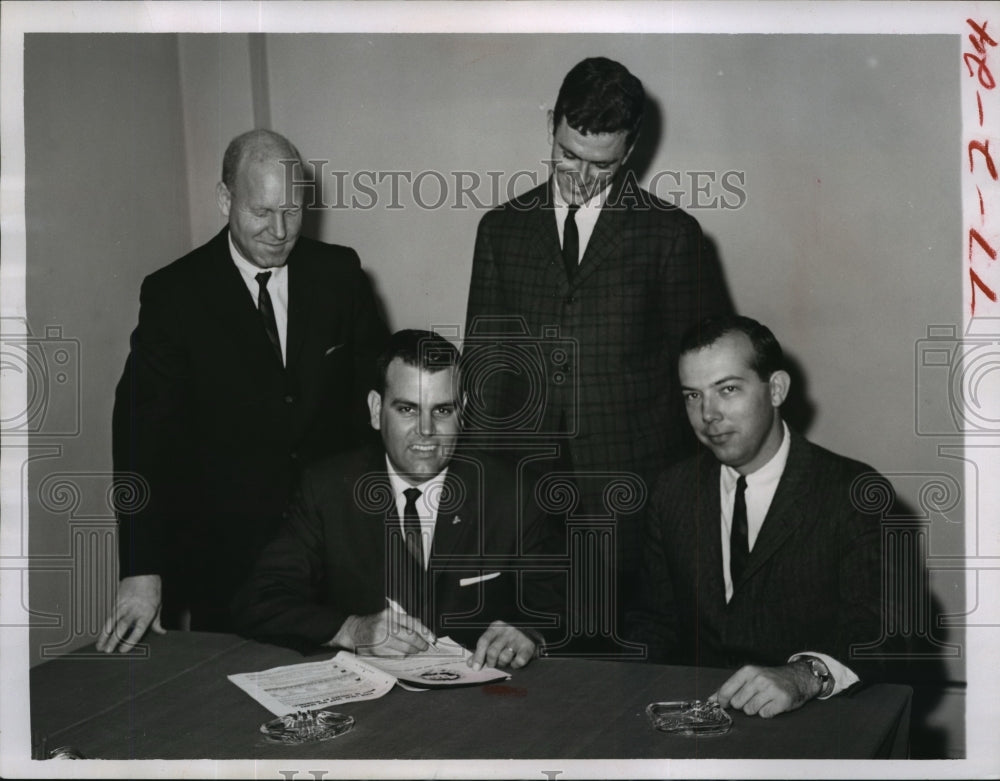 1963 Press Photo Robinson, Heard, Davis, Parks at Soap Box Derby signing- Historic Images