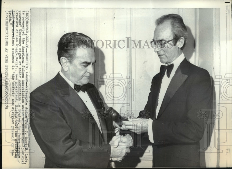 Load image into Gallery viewer, 1973 Press Photo Judge J.Sirica presented Award of Merit for Judicial Courage
