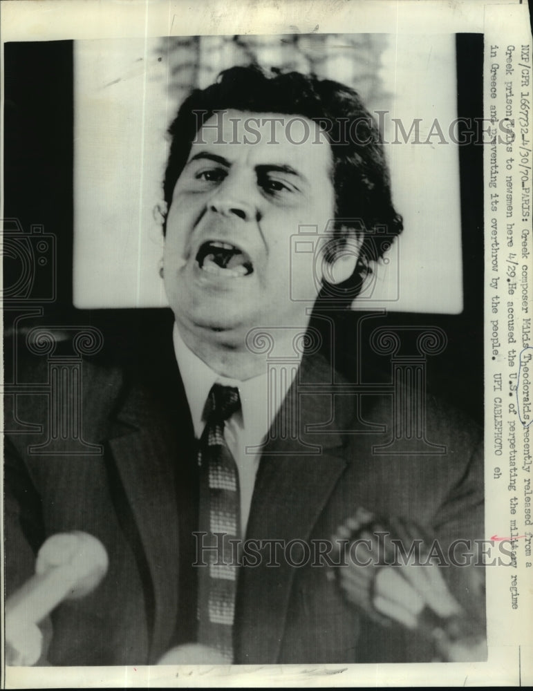 1970 Press Photo Greek Composed Mikis Theodorakis released form Greek prison