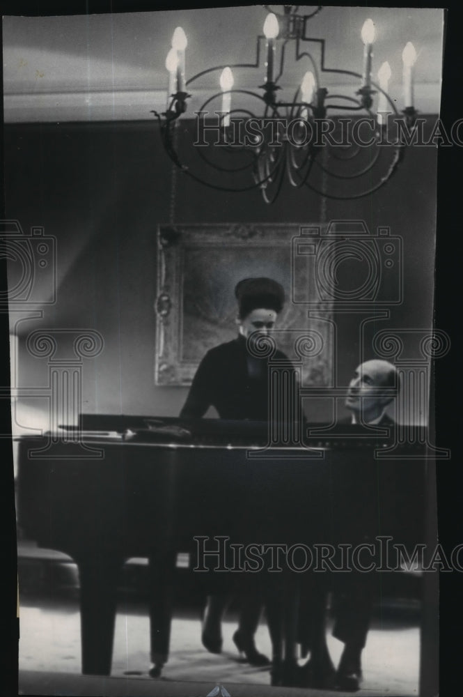 1968 Press Photo Erich Leinsdor & Wife Anne at Piano - nef58279