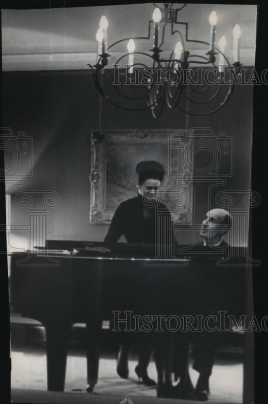 1968 Press Photo Erich Leinsdor & Wife Anne at Piano - nef58279