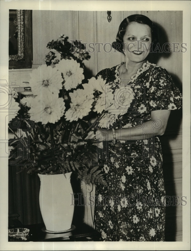 1937 Press Photo Princess Brinda of Karpurthala, India at New York Hotel Suite