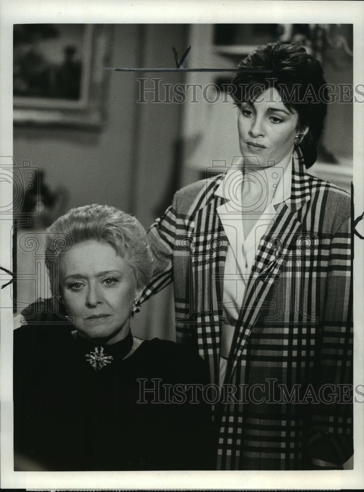 1985 Press Photo Actress Celeste Holm, Anne Archer in "Falcon Crest" CBS TV