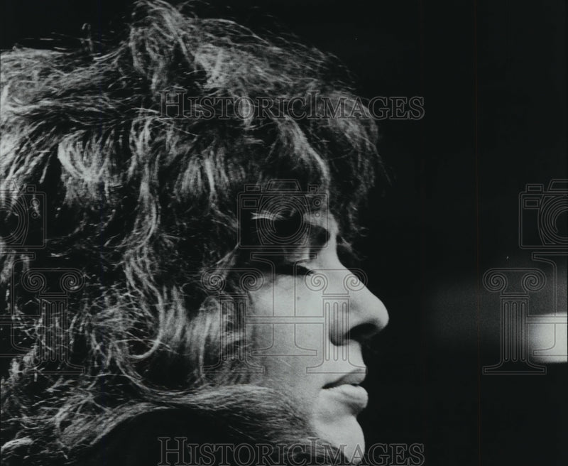 Load image into Gallery viewer, 1973 Press Photo Pianist Elana Vered on "Evening at Pops" PBS - nef58633
