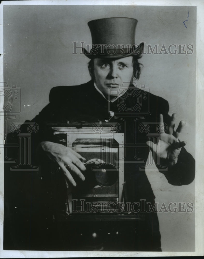 1970 Press Photo John Dornes, photographer architect, artist, antique collector