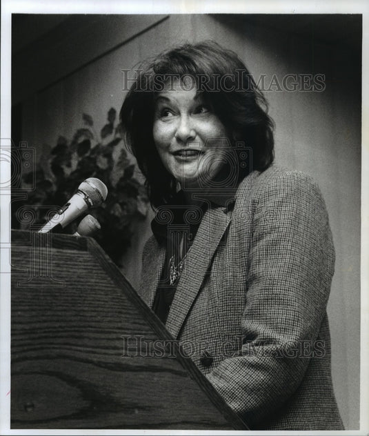 1997 Press Photo Linda Marchiano talks to a full room of Brandeis students