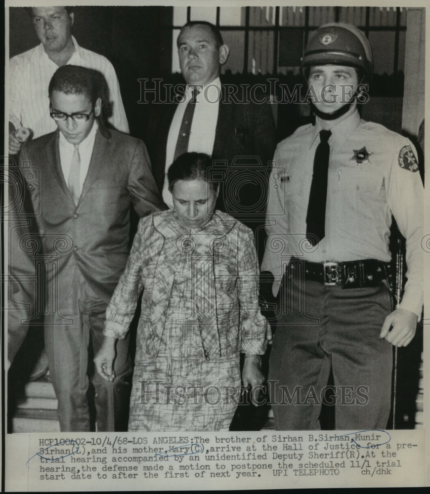 1968 Press Photo Munir Sirhan, mother Mary arrive at the Hall of Justice