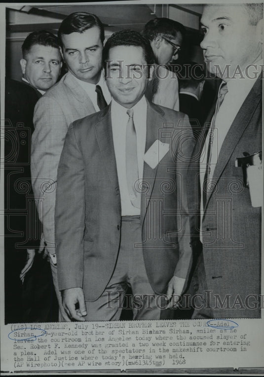 1968 Press Photo Adel Sirhan smiles as he leaves the courtroom in Los Angeles