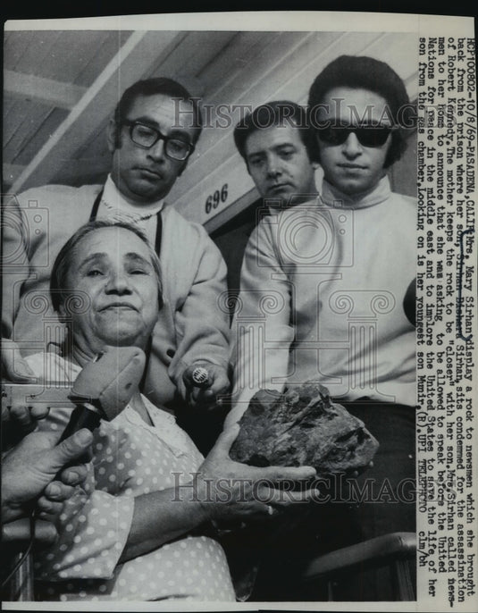 1969 Press Photo Mary Sirhan displays a rock to newsmen - nef58903