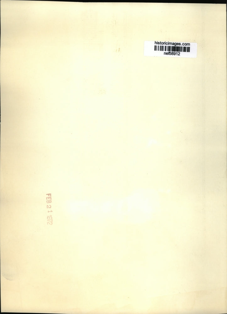 1972 Press Photo Mary Sirhan talks to newsmen from the office of her attorney