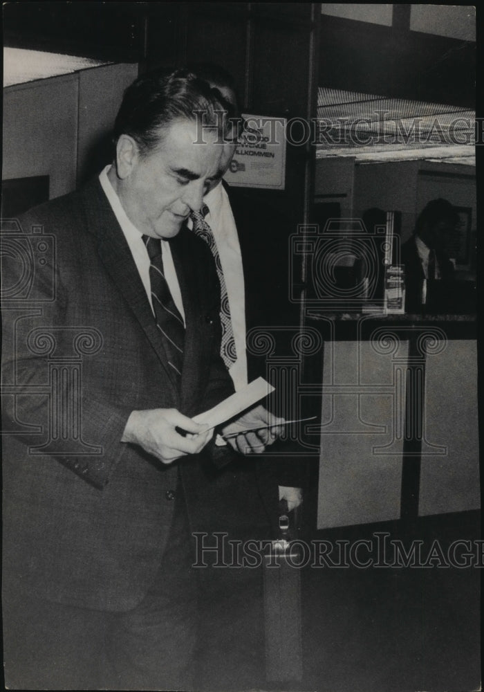 Load image into Gallery viewer, 1973 Press Photo Judge John Sirica - nef58930
