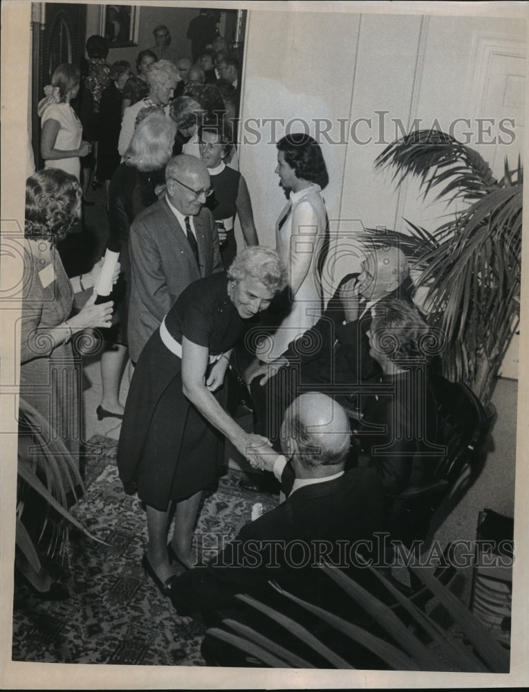 Load image into Gallery viewer, 1969 Press Photo Long line of greeters were the scene to meet William Steinberg
