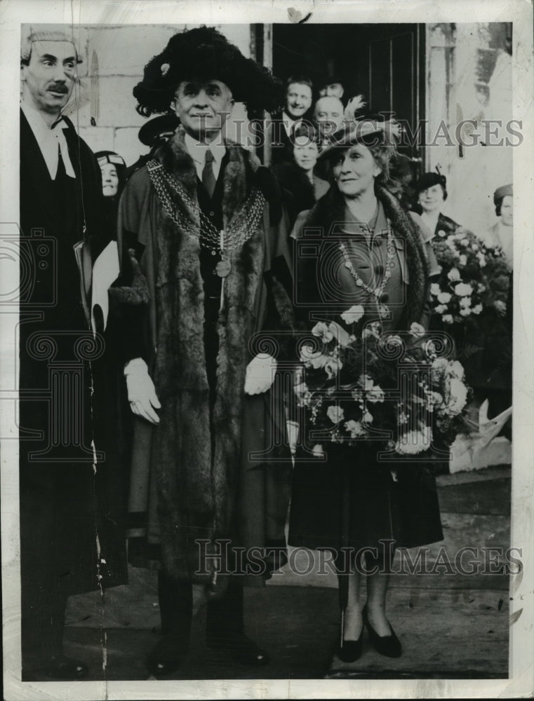 1939 Press Photo Vincent Astor, Lady Astor in their mayoral robes - nef59000