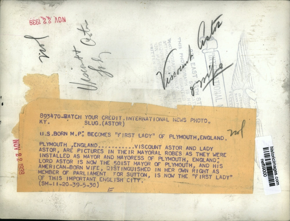 1939 Press Photo Vincent Astor, Lady Astor in their mayoral robes - nef59000