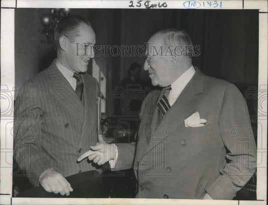 1944 Press Photo Marriner S. Eccles discusses the legislation with Robert Wagner