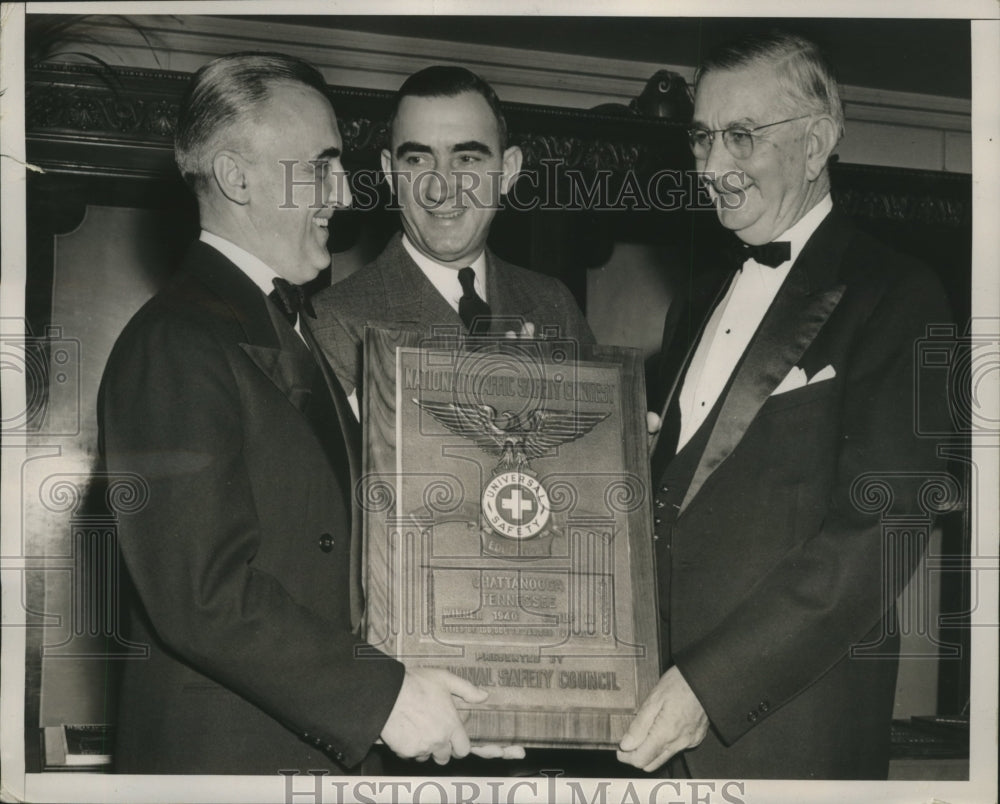 1941 Press Photo Chattanooga, Tennessee wins safety prize - nef59113