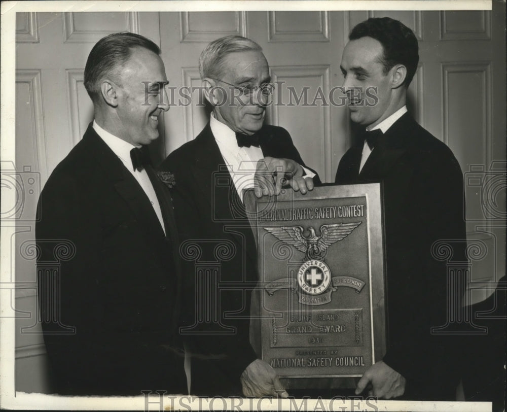 1940 Press Photo Stillwell presenting the Council's Grand Award for safety