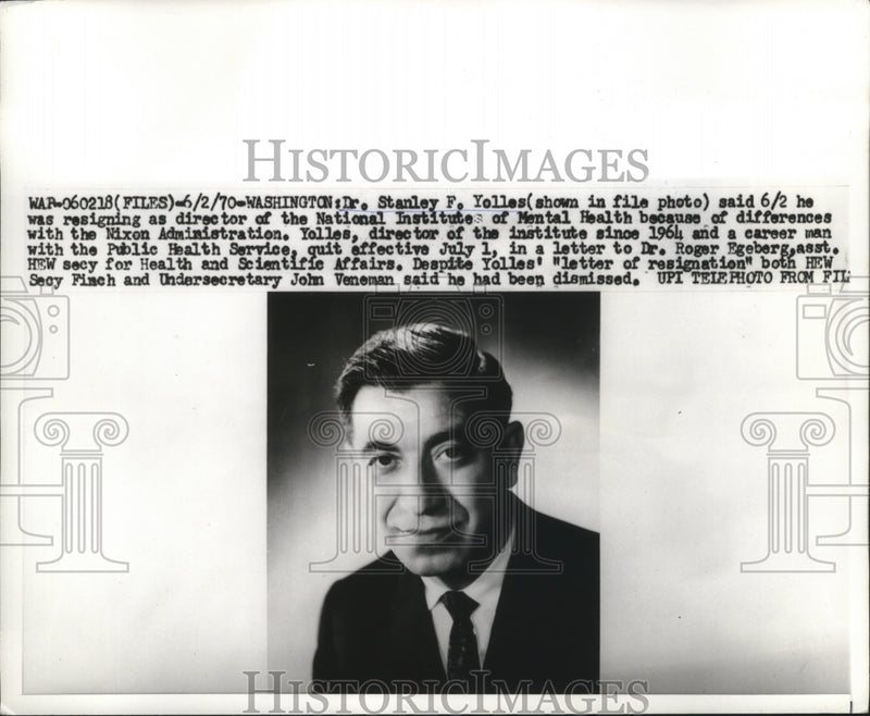 Load image into Gallery viewer, 1970 Press Photo Stanley F. Yolles announces resignation as director - nef59118
