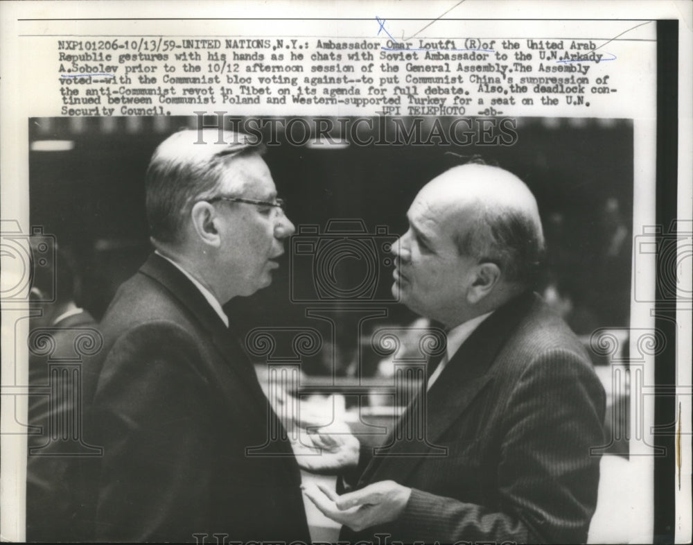 1959 Press Photo Omar Loutfi chats with Arkady A. Sobolev - nef59123