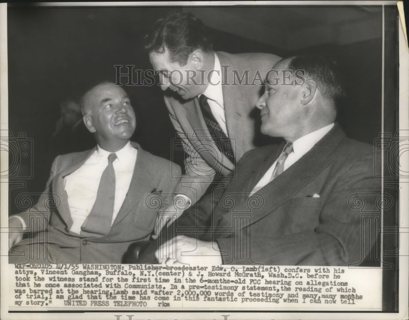Load image into Gallery viewer, 1955 Press Photo Edward O. Lamb confers with his attorneys Gangham and McGrath
