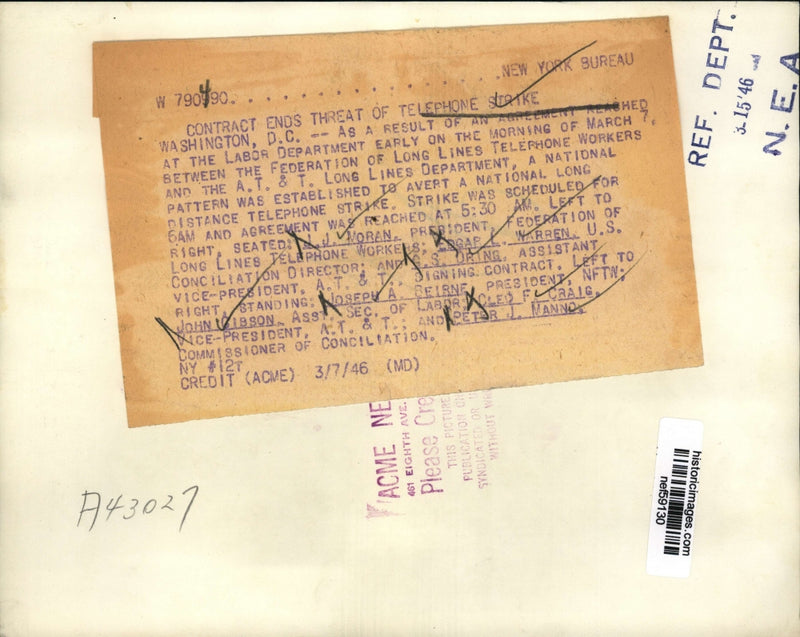Load image into Gallery viewer, 1946 Press Photo Contract ends threat of telephone strike among workers
