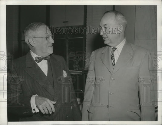 1943 Press Photo Marvin Jones discusses subsidy plans with Robert Wagner