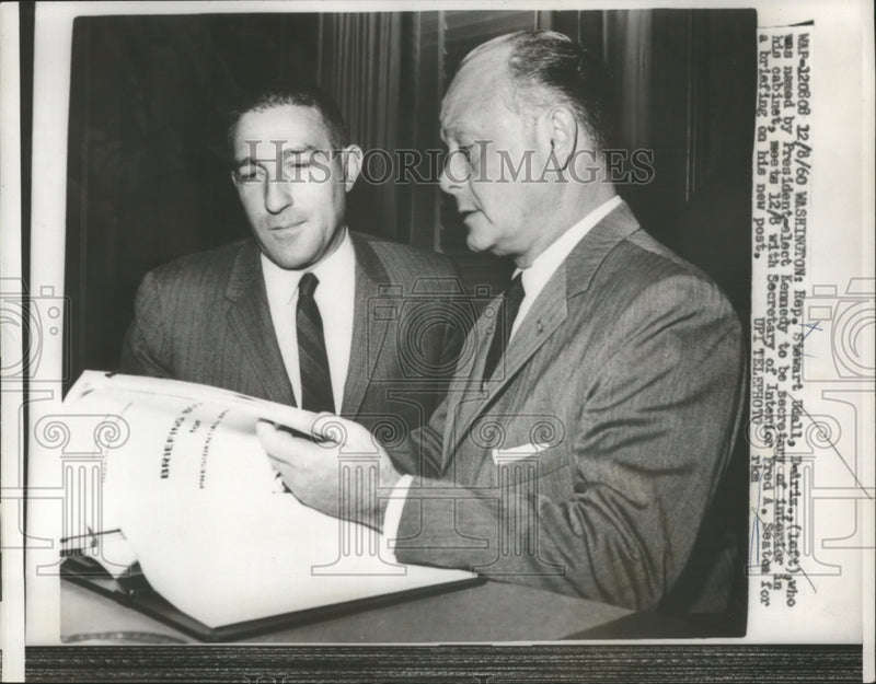 Load image into Gallery viewer, 1960 Press Photo Stewart Udall meets with Fred A. Seaton for a briefing
