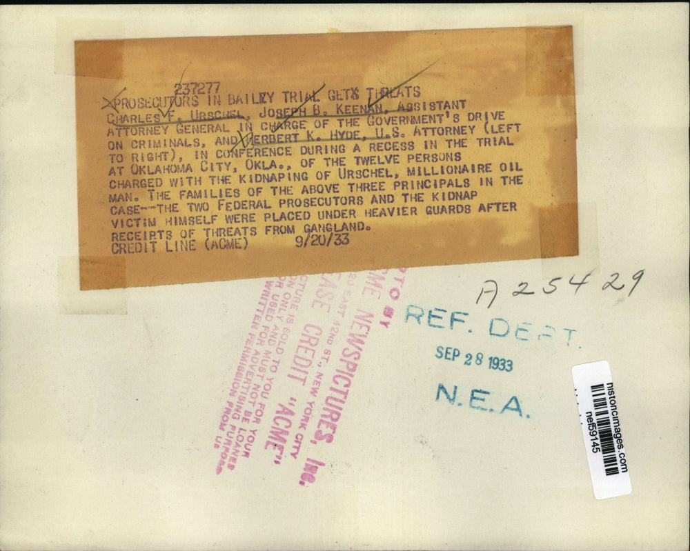 1933 Press Photo Urschel, Keenan, Hyde in conference during a recess in trial