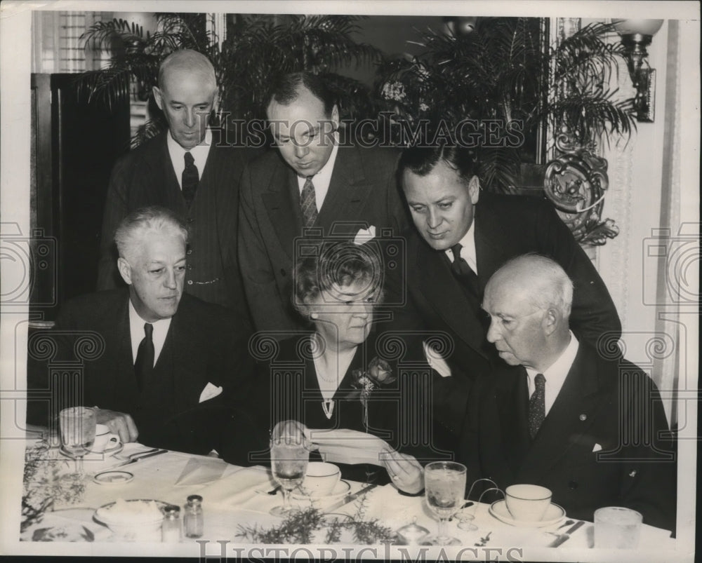1939 Press Photo Silcox, Rogers, Gibson, Tobey, Danaher, Bridges at a luncheon