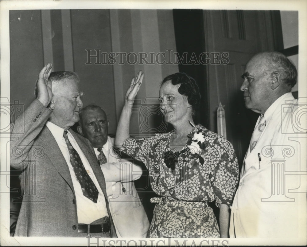 1937 Press Photo Dixie Graves sworn in as a member in the Senate Chamber
