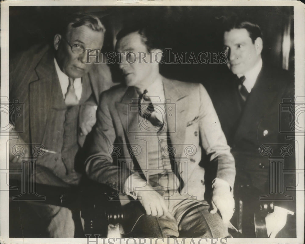 1931 Press Photo James Walker discusses case with Frank P. Walsh, Aaron Sapiro