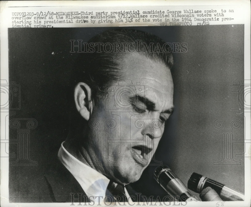 1968 Press Photo George Wallace speaks to a crowd at the Milwaukee Auditorium