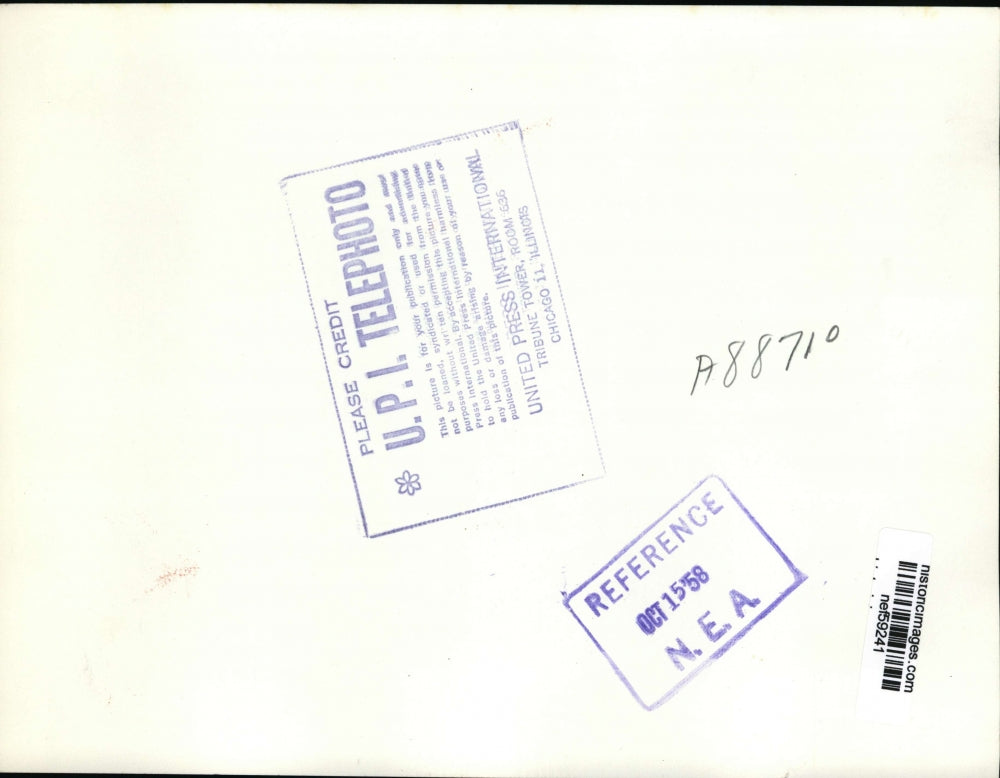 1958 Press Photo Meade Alcorn talks to reporters at the White House - nef59241