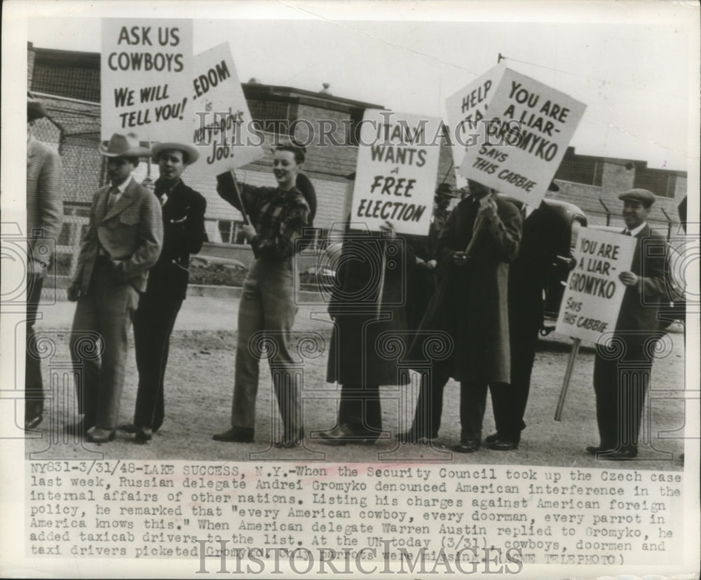 1940 Press Photo Cowboys, doormen, taxi drivers picket Andrei Gromyko