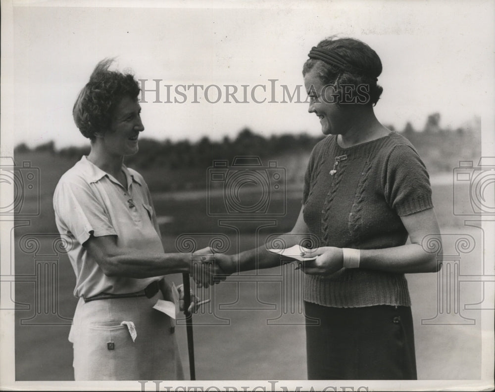 1937 Press Photo Mrs.R.M.Torgerson & Mrs.Marion Turple in L.I Women's Medal Play