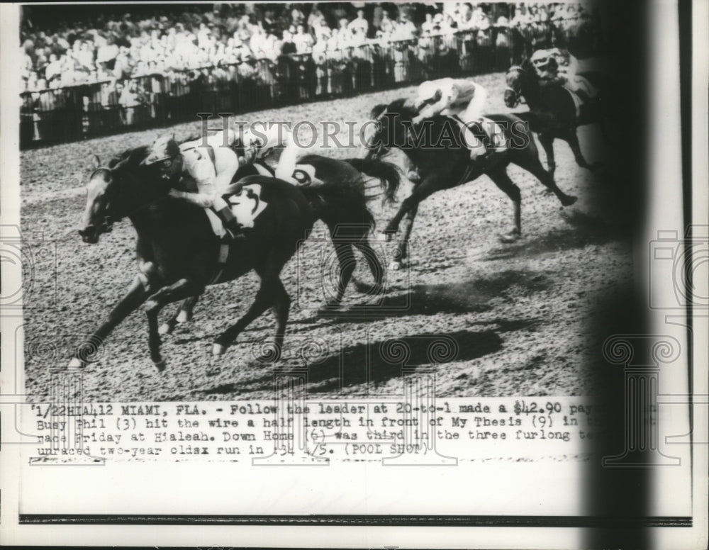 1954 Press Photo Busy Phils leads the race at Hialeah Race Track in Miami- Historic Images