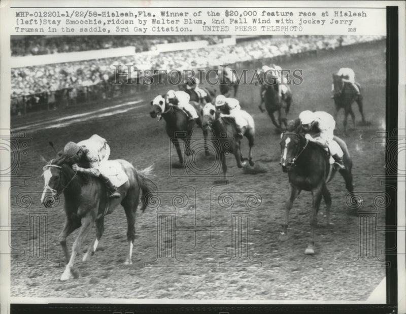 Load image into Gallery viewer, 1958 Press Photo Stay Smoochie winner in the Race at Hialeah Race Track
