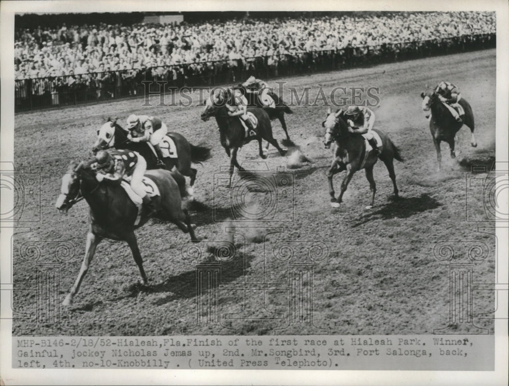 1953 Press Photo Gainful wins the first Race at Hialeah Park in Miami Florida