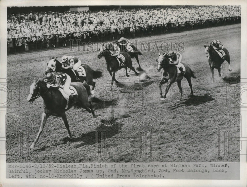 Load image into Gallery viewer, 1953 Press Photo Gainful wins the first Race at Hialeah Park in Miami Florida
