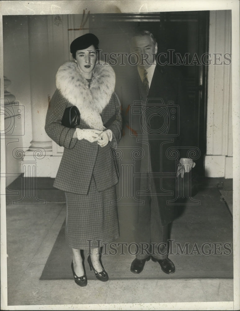 1935 Press Photo Gov.James Michael Curley of Boston and daughter Mary