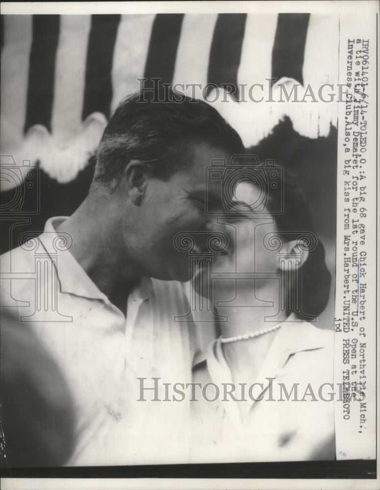 Load image into Gallery viewer, 1957 Press Photo Chick Harbert tie with Jimmy Demaret at U.S Open Golf

