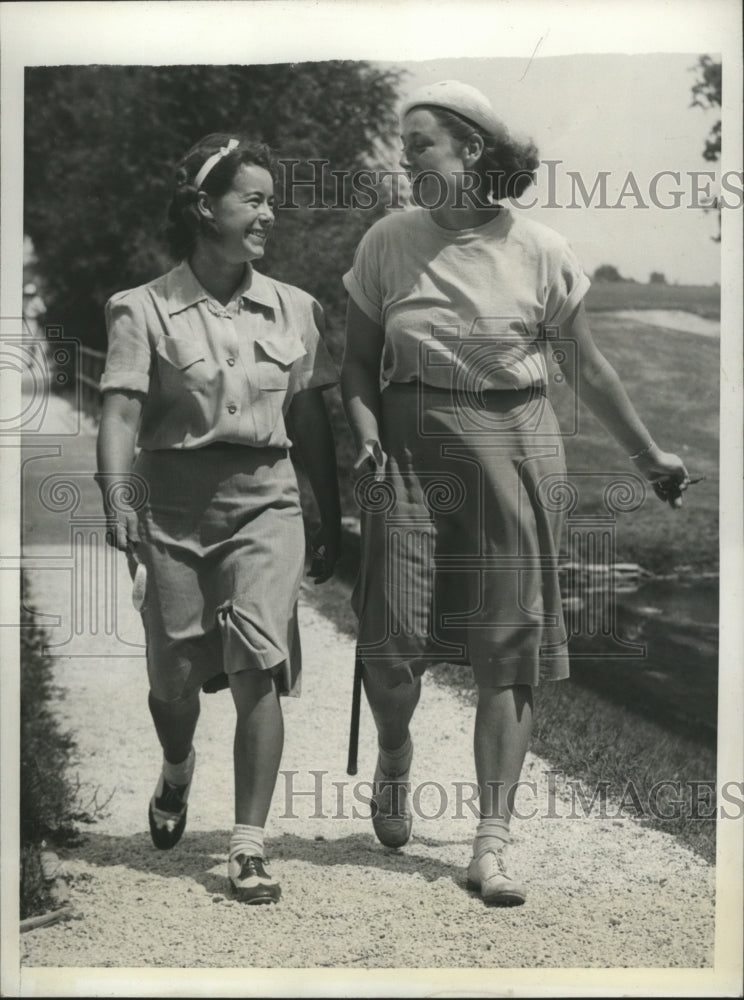 1941 Press Photo Mrs Frank Newell and Eleanor Dudley in Women Western Golf Derby- Historic Images