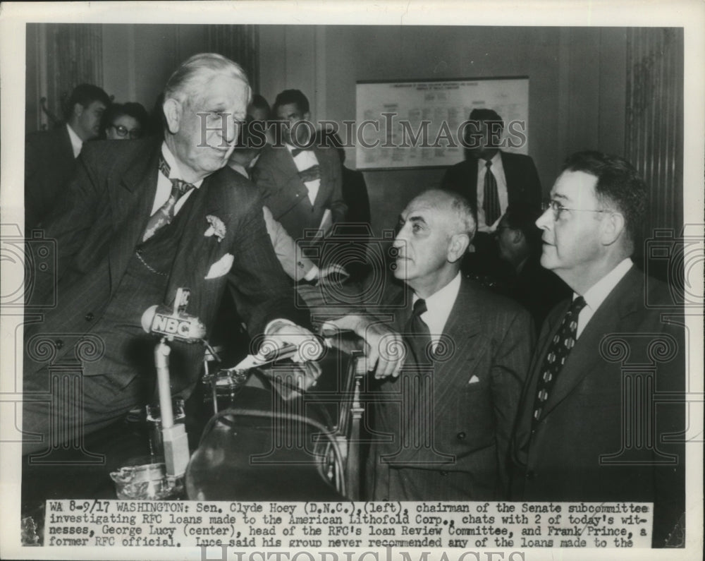 1951 Press Photo Clyde Hoey chats with two witnesses of the RPC loan review