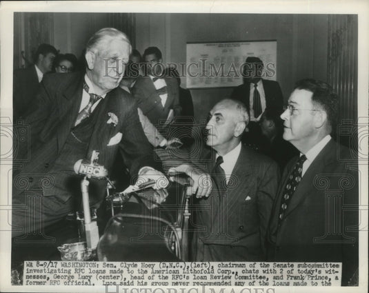 1951 Press Photo Clyde Hoey chats with two witnesses of the RPC loan review