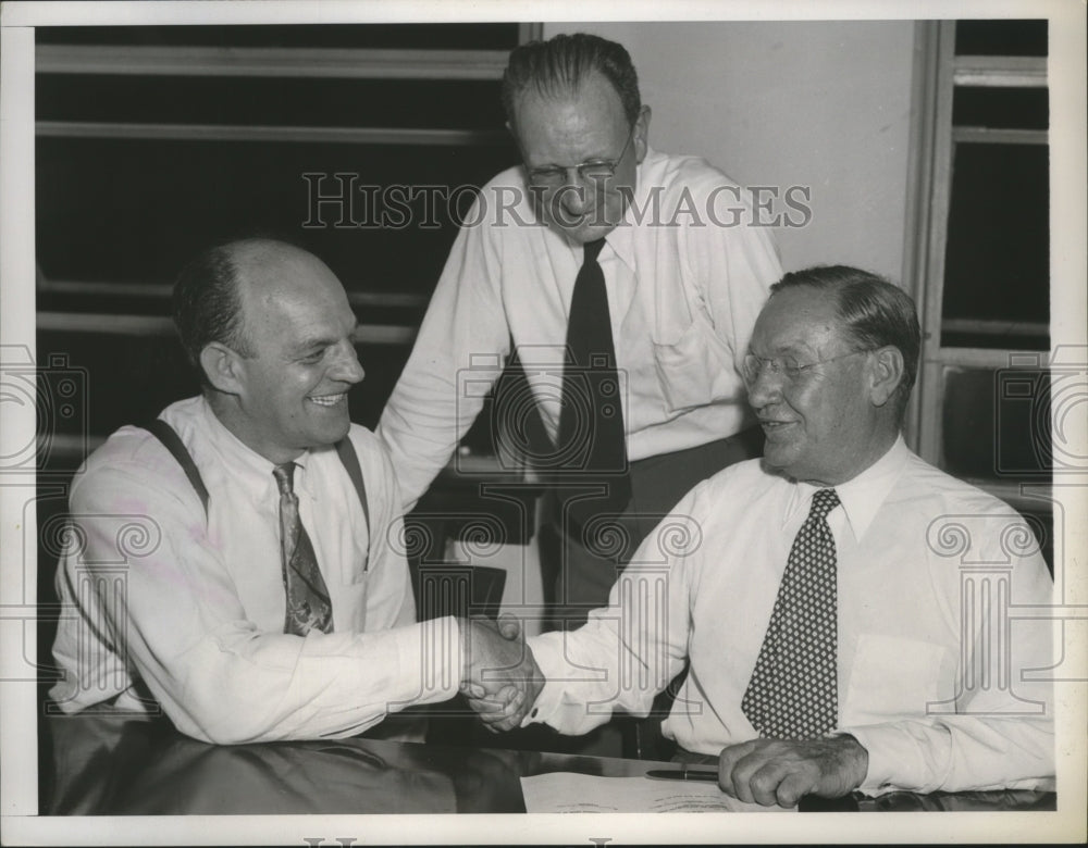 1951 Press Photo Joe Curran and Frank Taylor and Mediator Clyde Mills