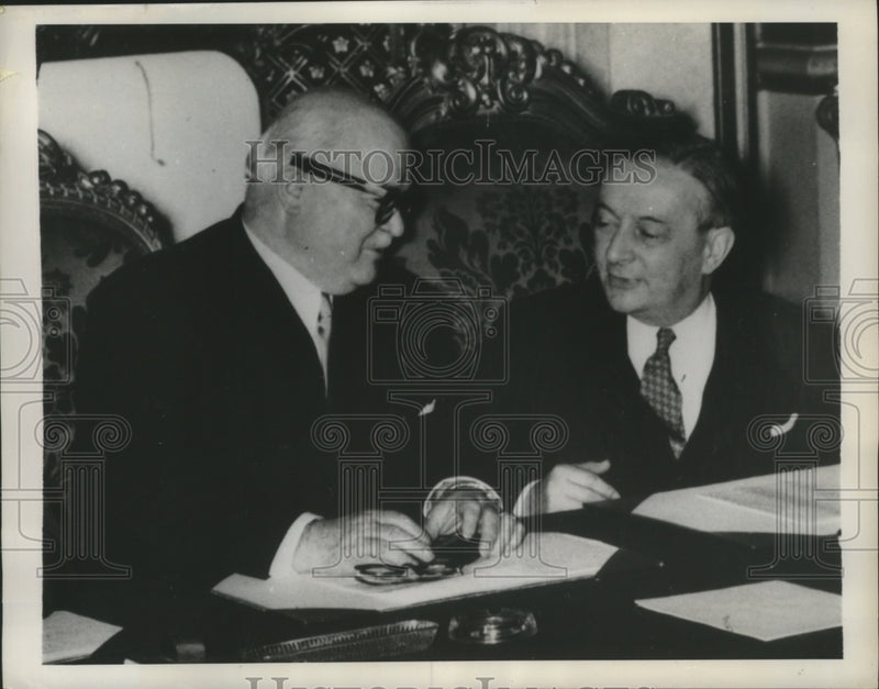 Load image into Gallery viewer, 1953 Press Photo Johannes Hoffman, Saar Premier and George Bidault of France
