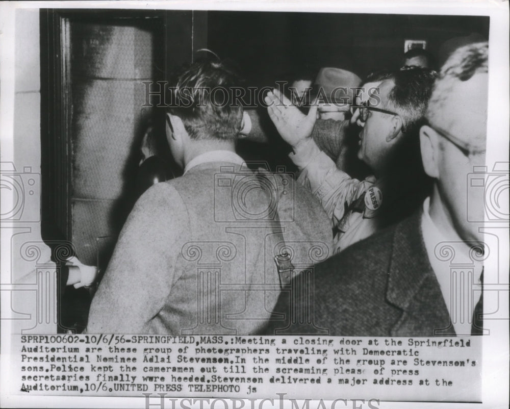 1956 Press Photo Group of photographers travel with Adlai Stevenson - nef59852