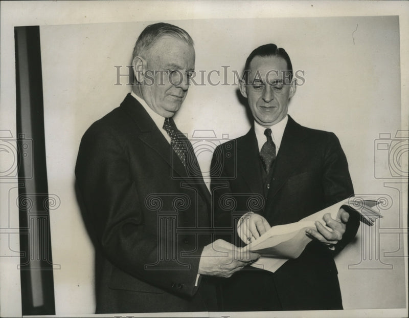 Load image into Gallery viewer, 1935 Press Photo Marriner S. Eccles, Henry B. Steagall discuss new banking bill
