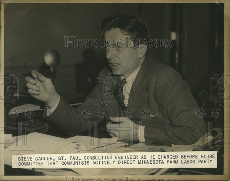 Load image into Gallery viewer, 1938 Press Photo Steve Gadler as he charged before House Committee - nef59984
