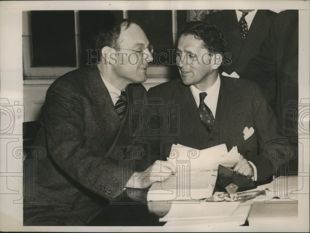 1940 Press Photo Abbot Low Moffat, Frederic Coudert confer at budget conference